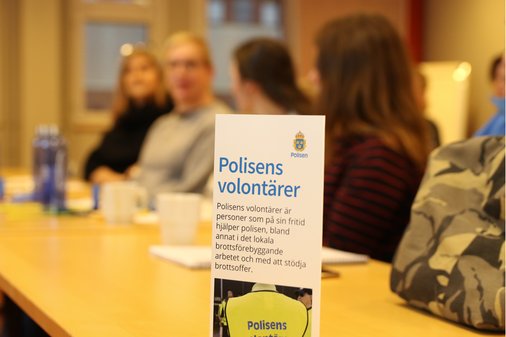 Bordspratare med texten Polisens volontärer