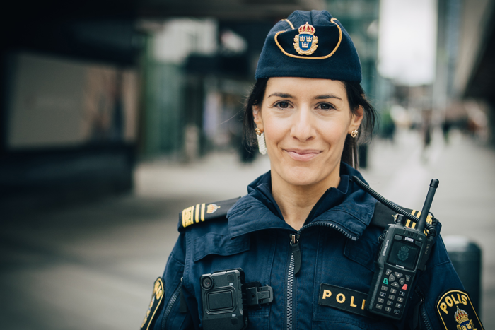 Polisen Maggie i närbild.