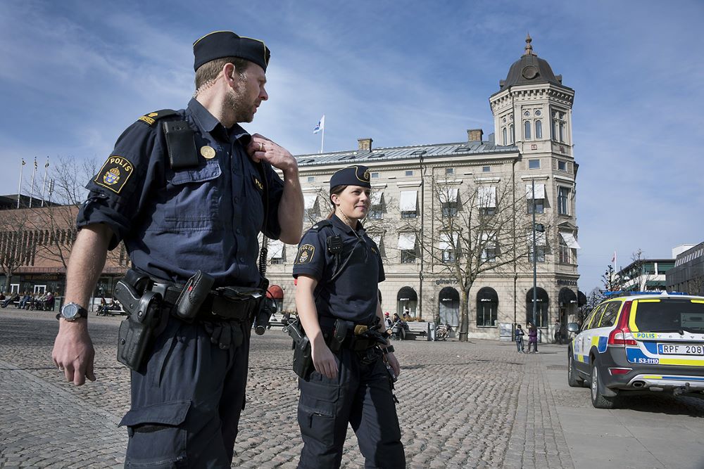 Fotpatrullering på torg - medborgarlöfte Skövce