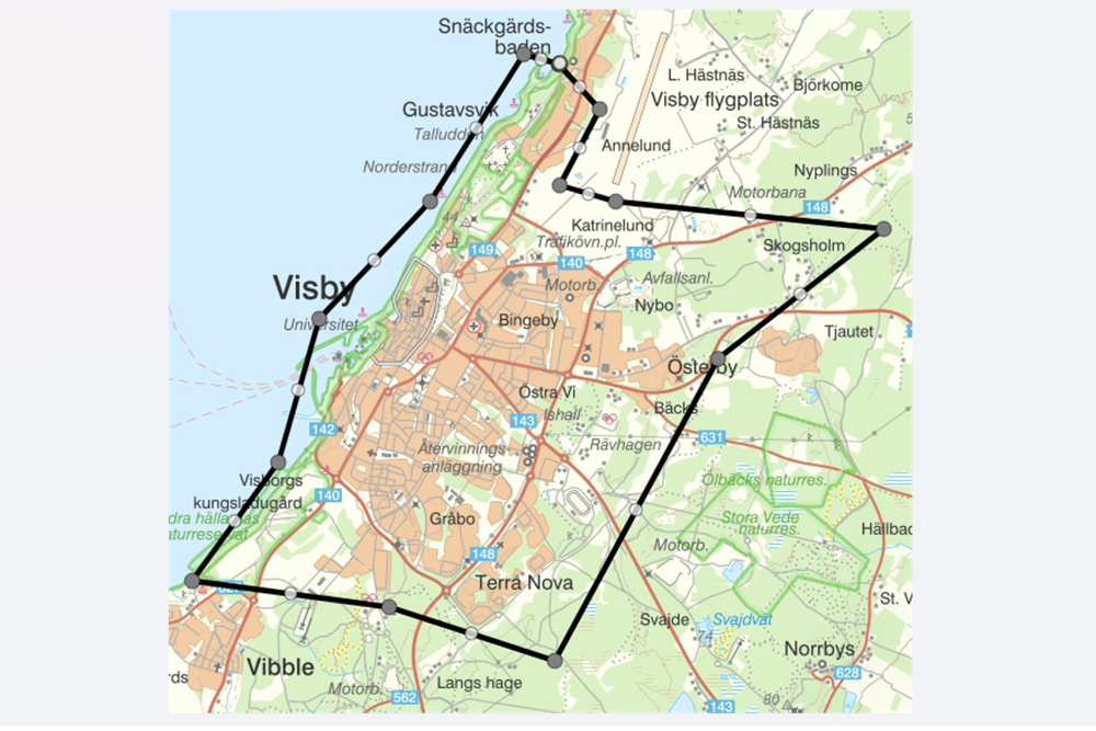 Kartbild där hela centrala Visby bortsett från flygplatsen är inringat av den begränsningslinje som gäller för kbl-beslutet