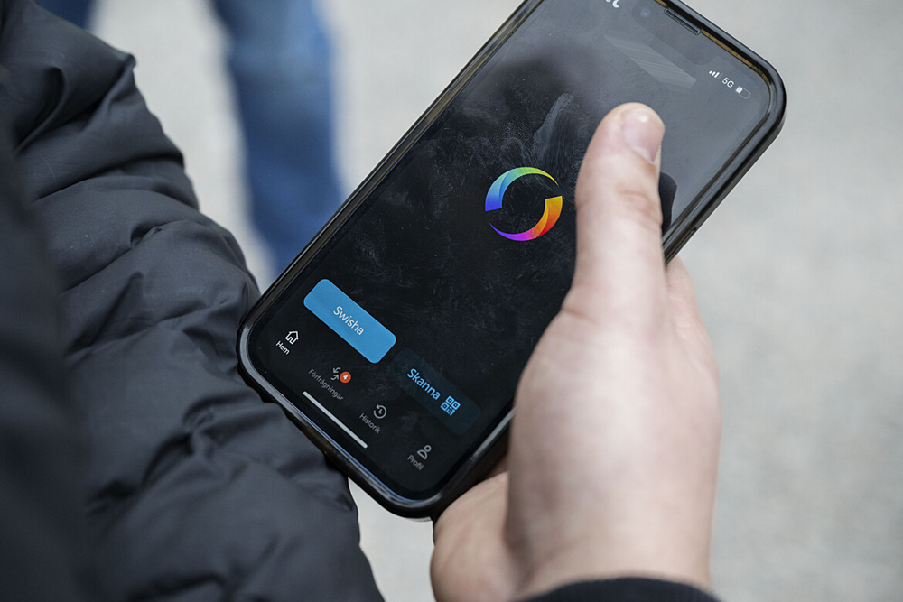 Bilden visar en mobiltelefon med swishappen.