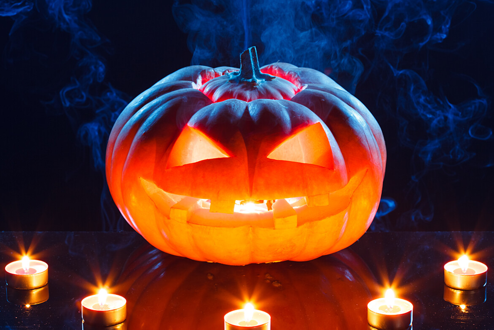 Snart väntar Halloween. Vuxna har ett ansvar för attv se till att barnens bus inte blir till brott.