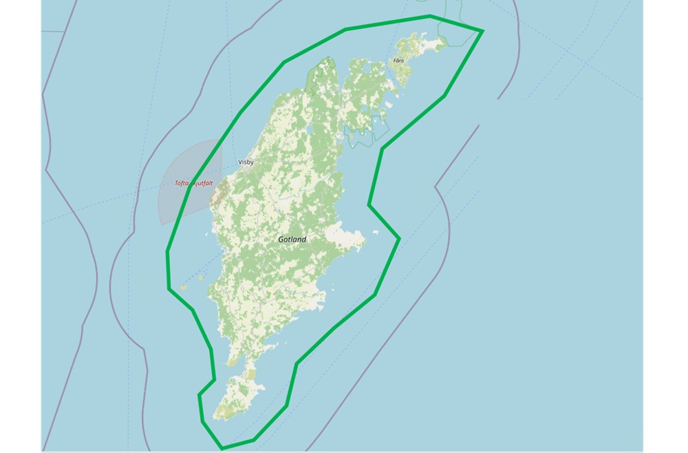 Karta som föreställer hela Gotland, inklusive Fårö samt Stora och Lilla Karlsö. Gränsen för kamerabevakningsbeslutet går cirka åtta kilometer ut till havs. 