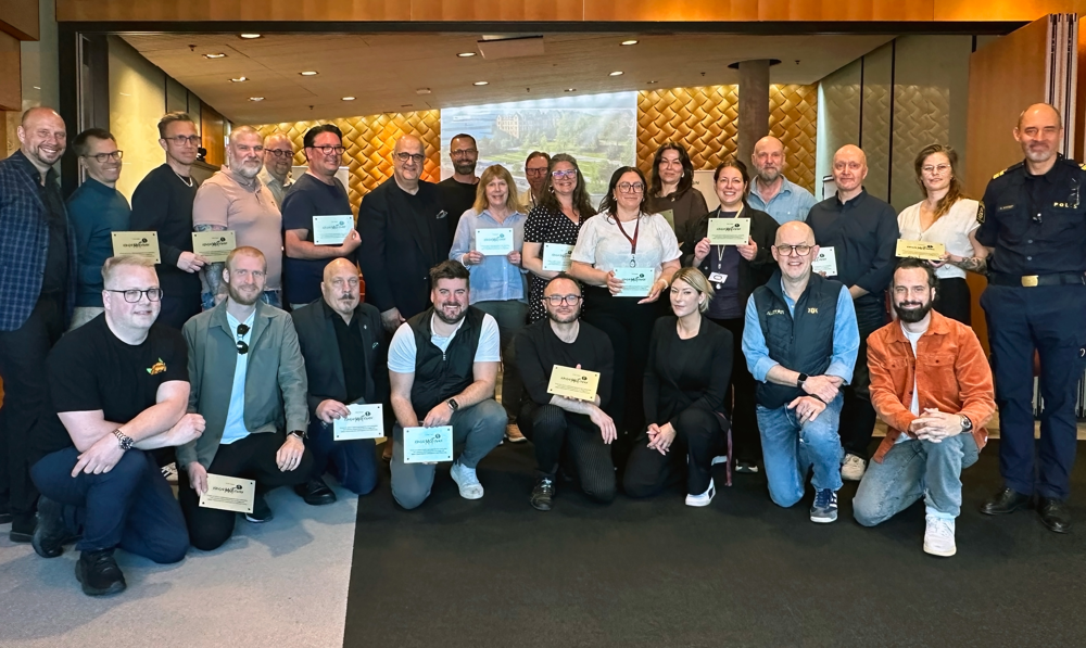 Certifierade nöjesaktörer tillsammans med Hans Lindberg, kommunstyrelsens ordförande, Robert Khilberg och Peter Öystilä, Umeå kommun, samt Michael Rystedt, chef lokalpolisområde Umeå.
