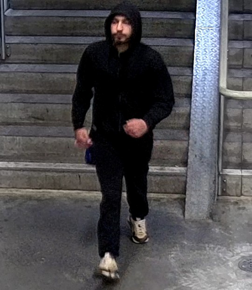 Övervakningsbild på misstänkt. Denna bild får inte kopieras eller spridas utanför polisen.se.