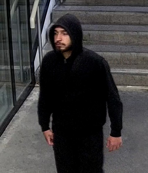 Övervakningsbild på misstänkt. Denna bild får inte kopieras eller spridas utanför polisen.se.