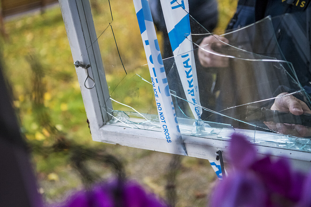 Efter ett inbrott gör polisen en noggrann brottsplatsundersökning.
