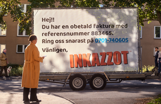bild på lastbil med blufftext