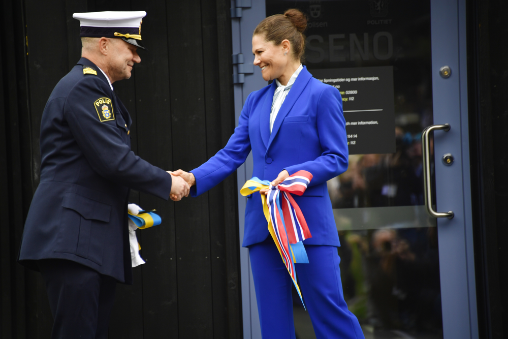 LPO-chef Jonas Wendel hälsar på Kronprinsessan Victoria.