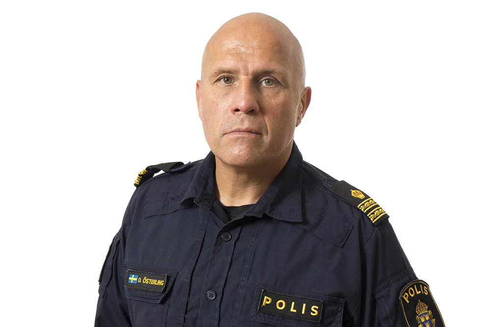 Porträtt. Man i polisuniform.