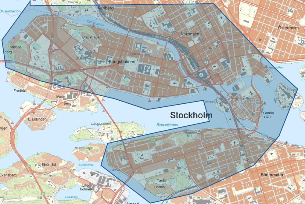 Kartbild över centrala Stockholm med markerat område som visar var drönare kan komma att användas. Området består av nästan hela Norrmalm, hela Gamla stan, hela Kungsholmen bortsett från Marieberg och Fredhäll samt västra Södermalm. 