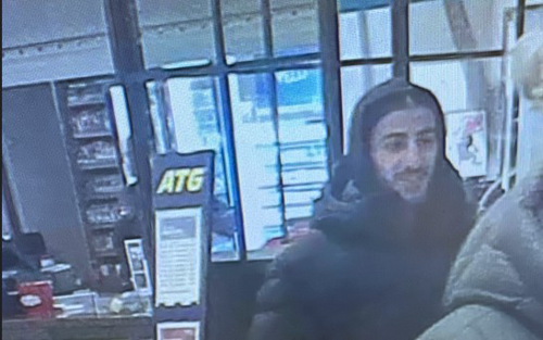 Bilden visar en man som är misstänkt för bedrägerier.