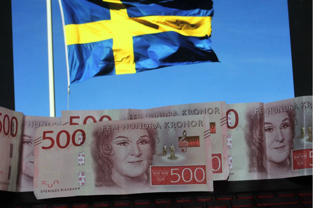 Svenska flaggan och sedlar