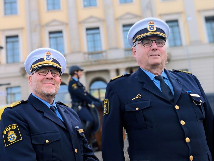 Robert Karlsson, biträdande regionpolischef, och Klas Johansson, regionpolischef, var på plats på Gustav Adolfs torg för att hedra utlandsveteranerna.