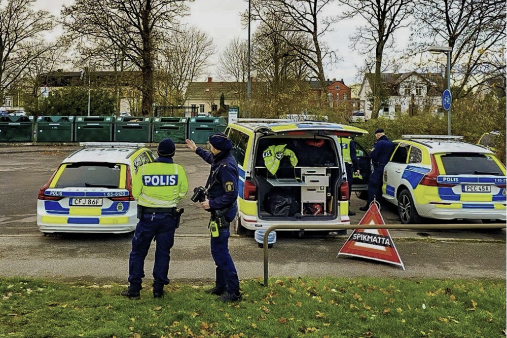 Trafikkontroll där bland annat traingel med texten spikmatta är framtagen