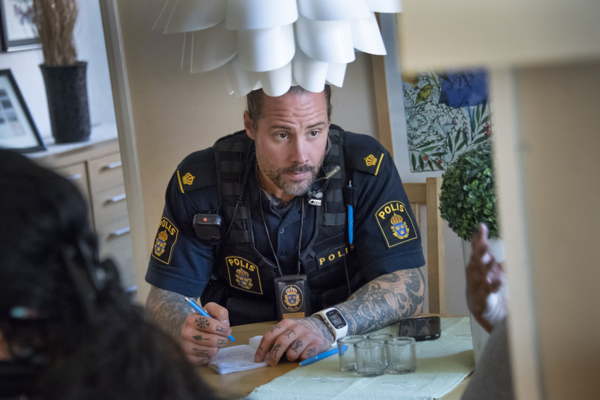 Polis tar upp anmälan.