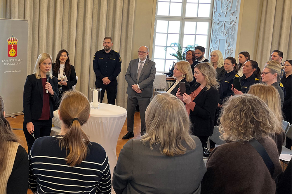 Jämställdhetsminister Paulina Brandberg (L) höll tal vid lanseringsceremonin på Uppsala slott. Hedersresurscentrumet ska ge specialiserat stöd till barn, unga och vuxna som är utsatta för hedersrelaterat våld och förtryck och även fungera som en kunskapshöjande resurs till yrkesverksamma och civilsamhällsorganisationer i Uppsala län.