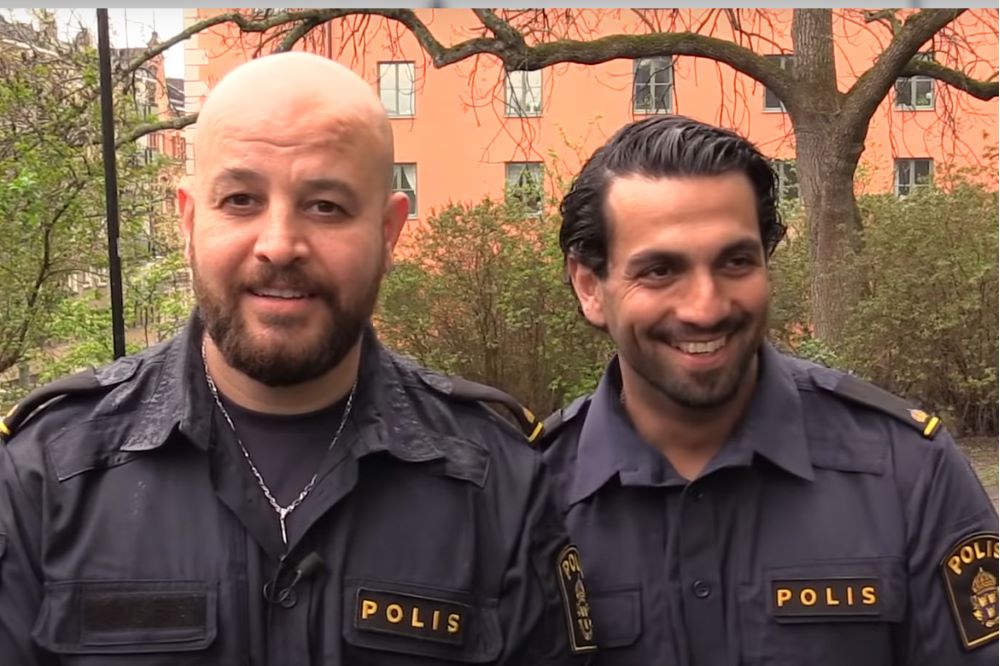Skärmdump från filmen: två poliser