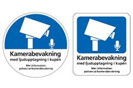En rund och en kvadratisk bild som visar en bevakningskamera och en mikrofon. På bilderna finns även texten: "Kamerabevakning med ljudupptagning i kupén. Mer information polisen.se/kamerabevkning