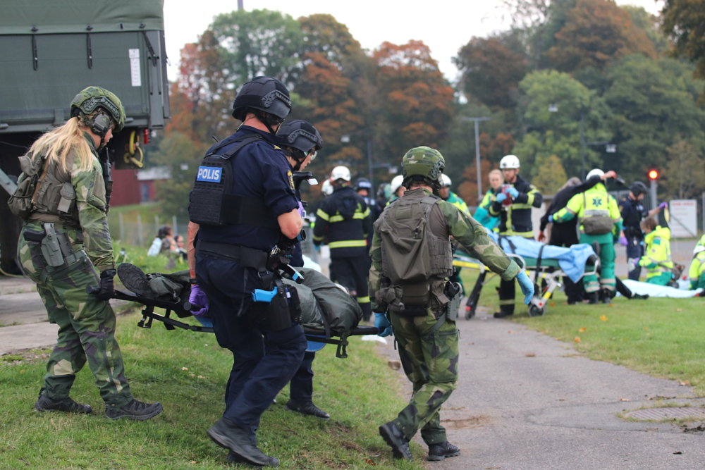 Polisen i Skaraborg övar ett större skadeutfall tillsammans med Försvarsmakten, räddningstjänst och ambulans. 