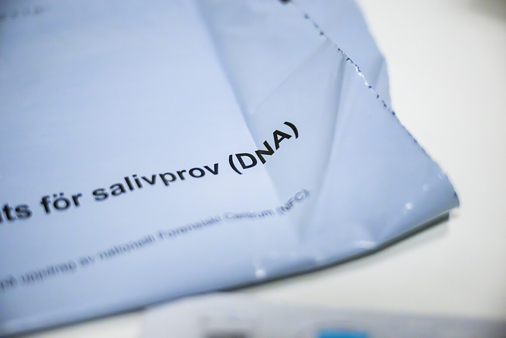 Plastpåse med texten "för salivprov (dna)"