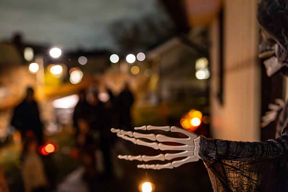 Halloween står för dörren. Vuxna har ett stort ansvar för att se till att barnens bus inte blir till 
