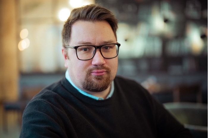 Simon, finansiell utredare