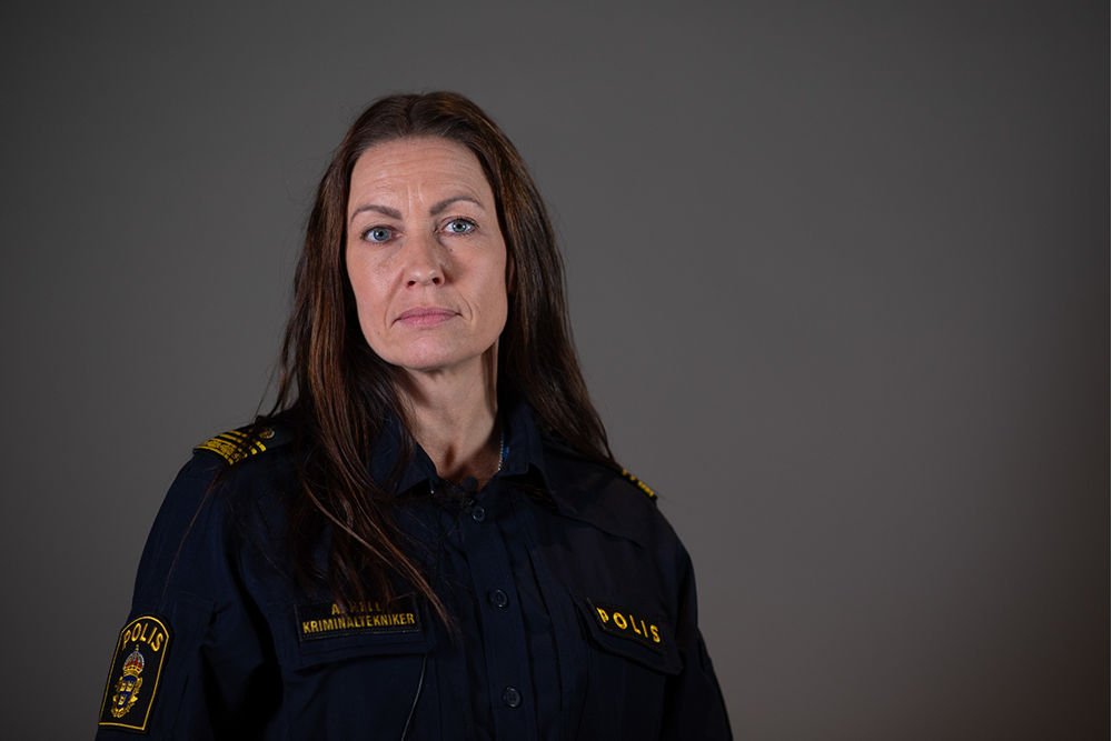 Polisen Anna i uniform. Foto.