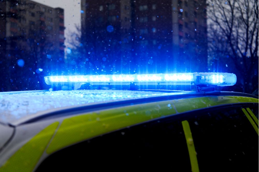 Vid två olika tillfällen försökte en 37-årig man få andra individer att föra bort en man från Örebro län.