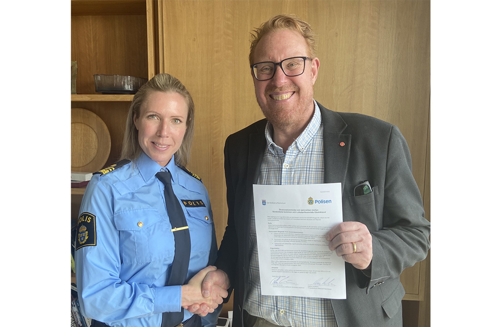 Anette Lindblom, tillförordnad lokalpolisområdeschef i Gästrikland och Peter Kärnström, kommunstyrelsens ordförande